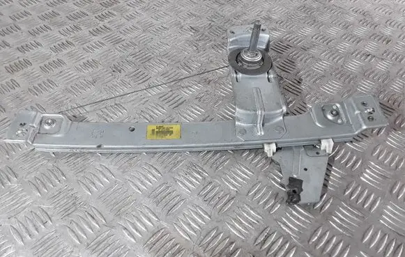 Rear door manual window regulator