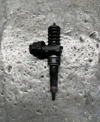 Audi A4 S4 B5 8D Fuel injector 038130073F