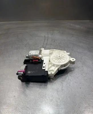 Volkswagen Golf VI Front door window regulator motor 3C0959793A 101106 918432101