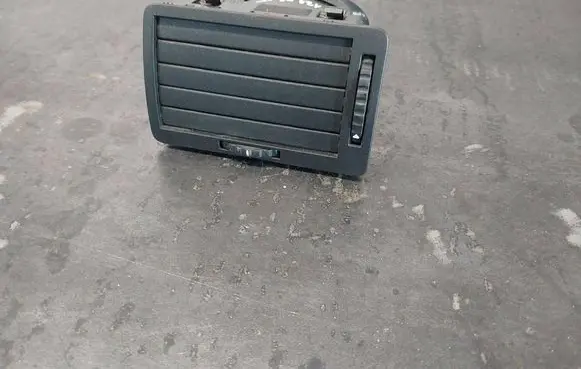 Skoda Octavia Mk1 (1U) Dash center air vent grill 1U1819701