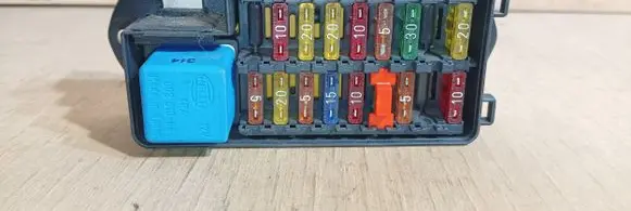 Jaguar XJ X300 Fuse module LNA2800BG 2800BG