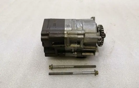 Mercedes-Benz S W222 Oil pump A6541811600