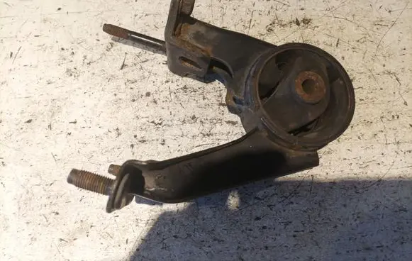 Toyota Avensis Verso Engine mount bracket