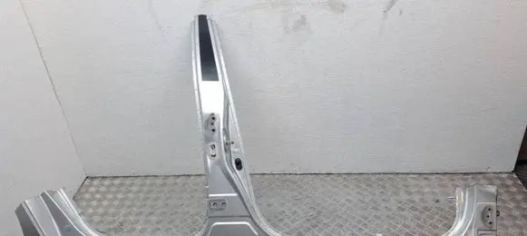 Toyota Auris 150 Pillar (middle) 6131102140 6140302050 6130502020