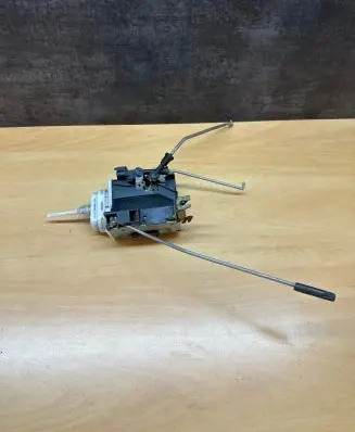 Audi A4 S4 B5 8D Front door lock 4D0173A
