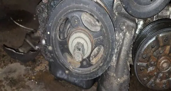 Toyota Avensis T250 Crankshaft pulley 