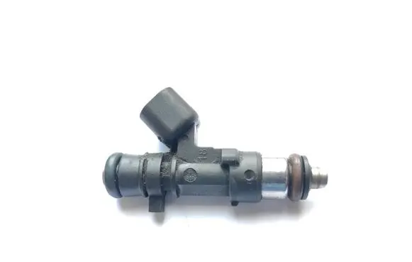 Volvo S60 Fuel injector 30757534