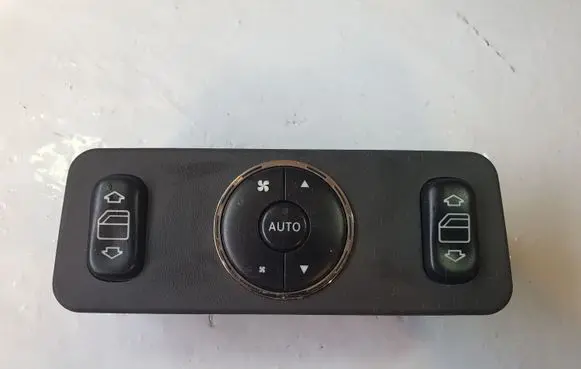 Mercedes-Benz ML W163 Electric window control switch A1638200326