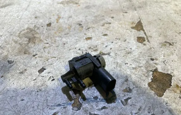 Skoda Fabia Mk2 (5J) Turbo solenoid valve 1K0906283A