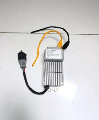 Citroen C4 II Picasso Voltage converter/converter module 9805576080 B217110