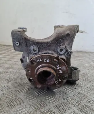 Rear wheel hub