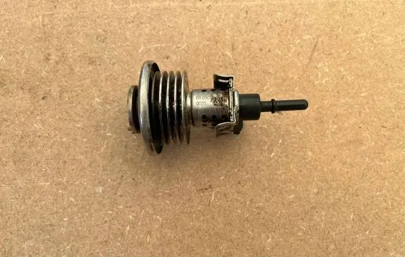 Mercedes-Benz Sprinter W906 Fuel injector A0004901013 EA0001 Q005