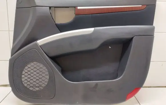 Hyundai Santa Fe Front door card panel trim 823202B000