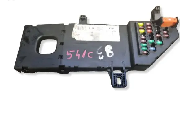 Opel Vectra C Fuse module 13223678 13193588