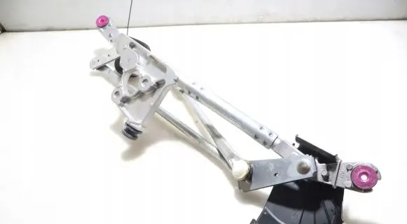 Toyota Yaris Cross Front wiper linkage 
