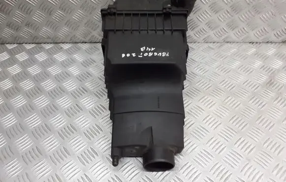Peugeot 206 Air filter box 9634107180