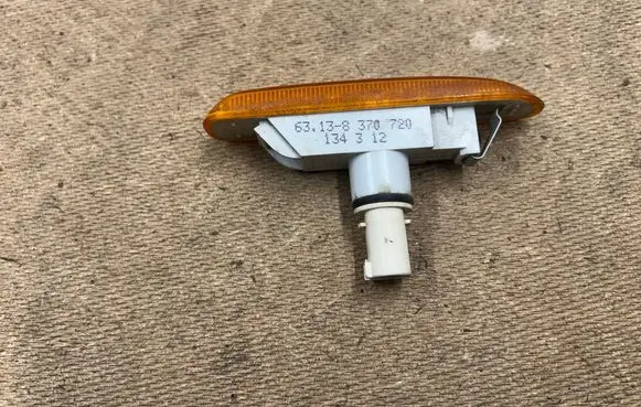 BMW 3 E46 Front fender indicator light 63138370720 8370720