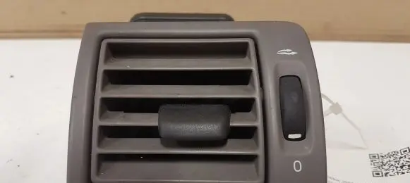 Volvo V50 Dashboard side air vent grill/cover trim