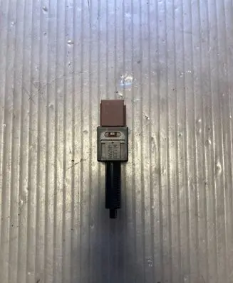 Nissan Qashqai+2 Clutch pedal sensor 