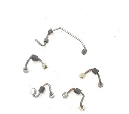 Volkswagen PASSAT CC Fuel injector supply line/pipe 