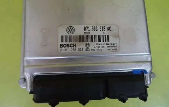 Volkswagen PASSAT B5 Engine control unit/module 0261206508