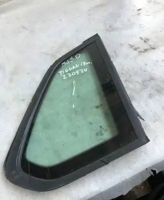 Volkswagen Tiguan Rear side window 43r00097