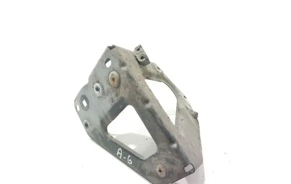 Audi A6 S6 C6 4F Fender mounting bracket 4F0821135