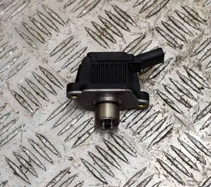 Volkswagen Golf VII Camshaft speed sensor 04E906048A