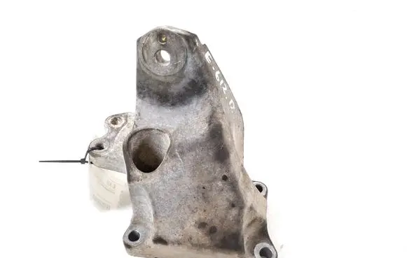 Lexus IS 220D-250-350 Engine mounting bracket 12315-26010