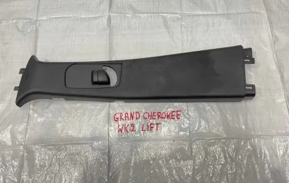 Jeep Grand Cherokee (B) pillar trim (top)