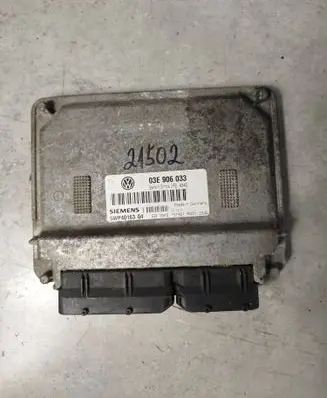 Volkswagen Polo VI Engine control unit/module 03E906033