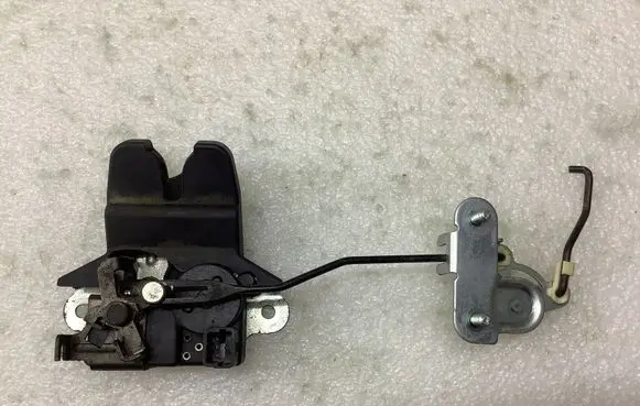 Loading door lock