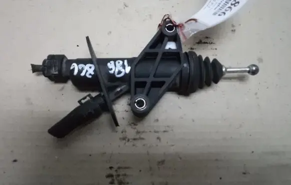 Ford Mondeo Mk III Clutch master cylinder