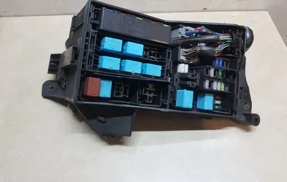 Lexus IS 200-300 Fuse module
