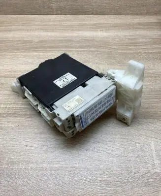 Toyota Prius (XW30) Fuse module 8922147110 8273047441