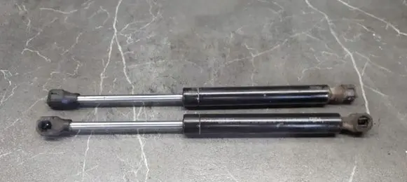 Renault Megane I Tailgate strut 