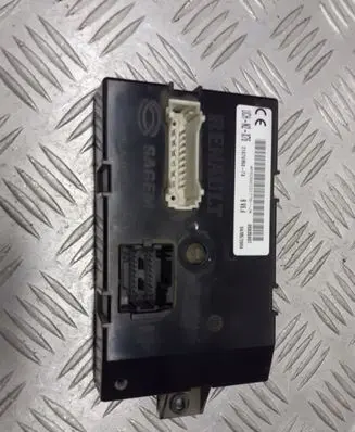 Renault Kangoo I Fuse box set 8200332770
