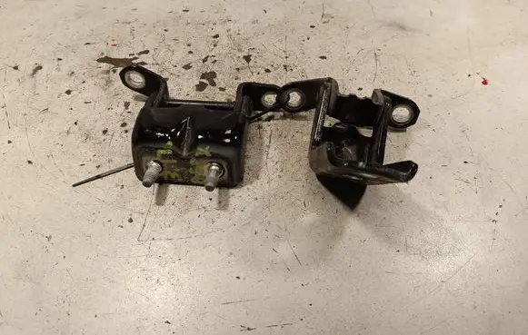 Nissan X-Trail T32 Rear door hinge set 
