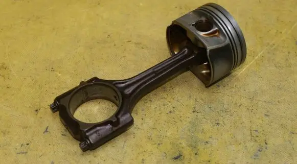Audi A6 S6 C6 4F Piston with connecting rod