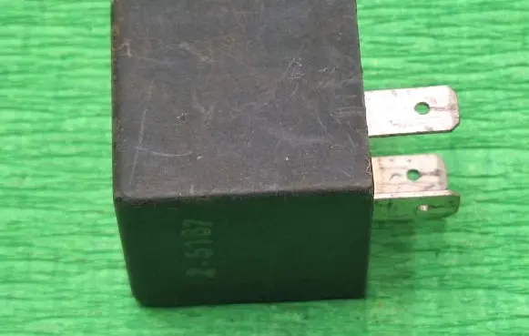 Volkswagen PASSAT B3 Other relay 111953227D 95906J945 5WK16846