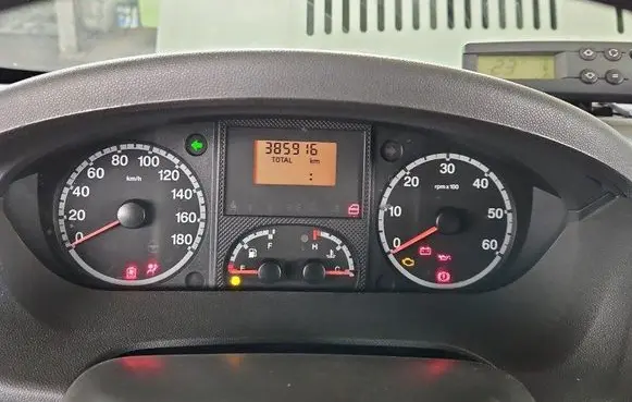 Speedometer (instrument cluster)