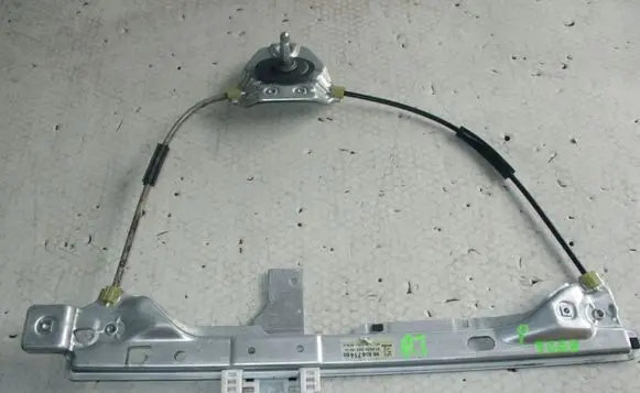 Rear door manual window regulator