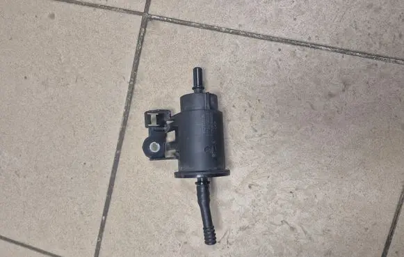 Toyota Yaris XP210 Active carbon filter fuel vapour canister 7773052010 77703K0010
