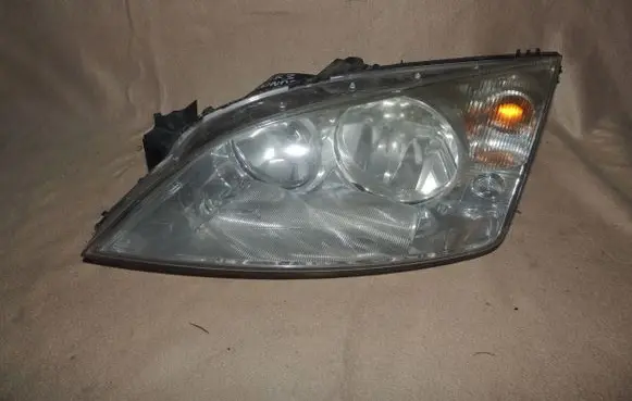 Ford Mondeo Mk III Headlight/headlamp 2S900611