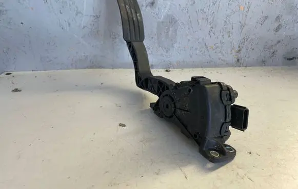 Dacia Sandero Accelerator throttle pedal 6PV00908513 180106136R