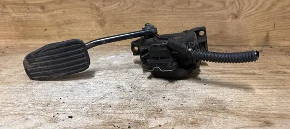 Volvo S70 V70 V70 XC Accelerator throttle pedal 9447135