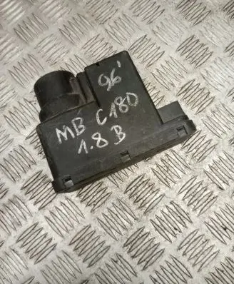 Mercedes-Benz C W202 Central locking vacuum pump A2028001948