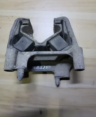 Opel Vectra B Gearbox mount 74266302