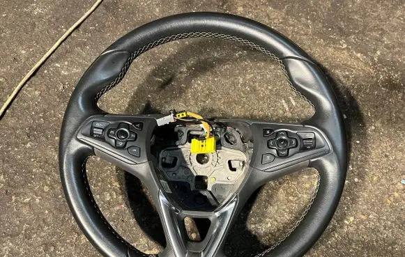 Opel Astra K Steering wheel 39017999