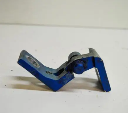 Skoda Octavia Mk2 (1Z) Front door upper hinge 6Y0831412D